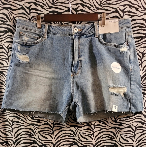 Arizona Jean Shorts - Picture 2 of 5